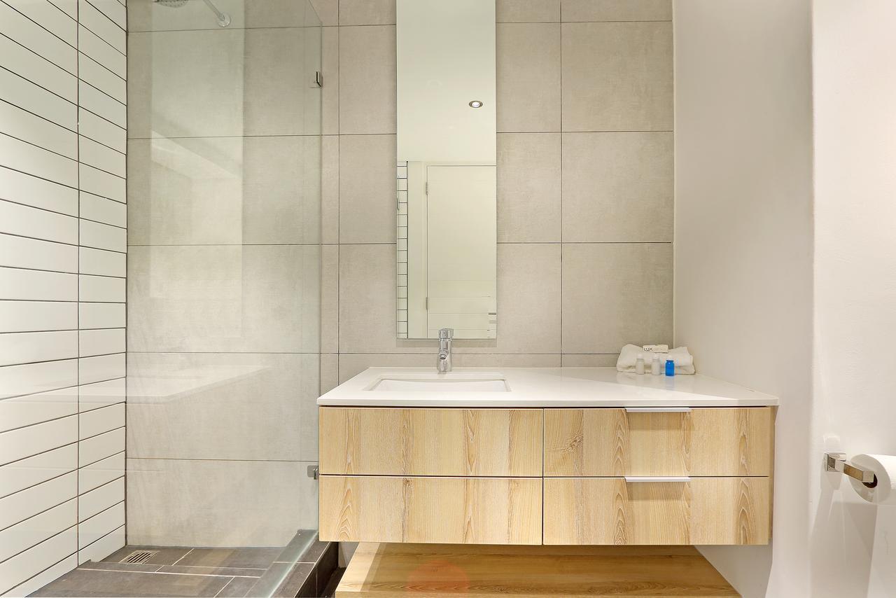 Apartment Matrix 410 *